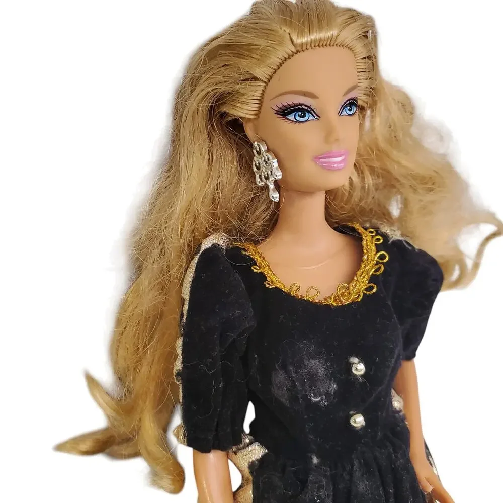 Barbie Queen Blonde Hair Blue Eyes Black and Gold Dress